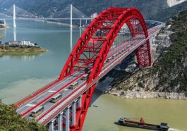 Çin'in inşa edilen dev köprüsü açıldı!
